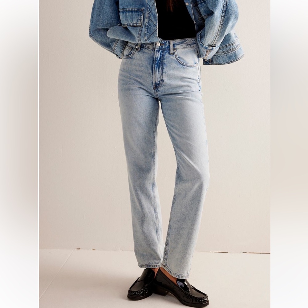 We The Free ladies light wash denim size 27